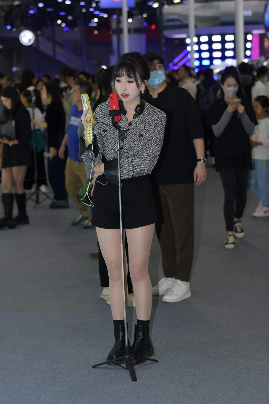 精选街拍作品 NO.4513 短靴短裤主播 街拍-第1张