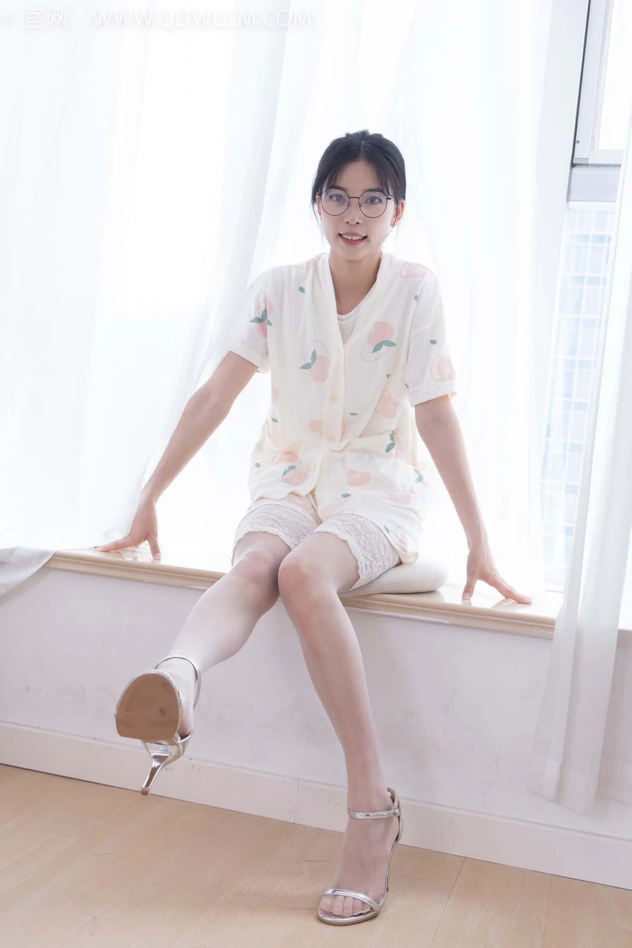 物恋传媒 NO.2408 茯苓-高跟凉鞋、薄白丝 WLCM物恋传媒-第1张