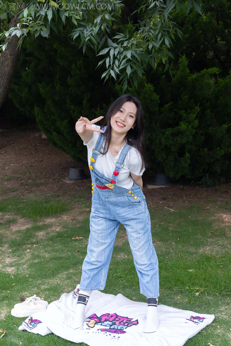 物恋传媒 NO.2407 奶糖-帆布鞋、自然穿脏白棉袜、裸足 WLCM物恋传媒-第2张