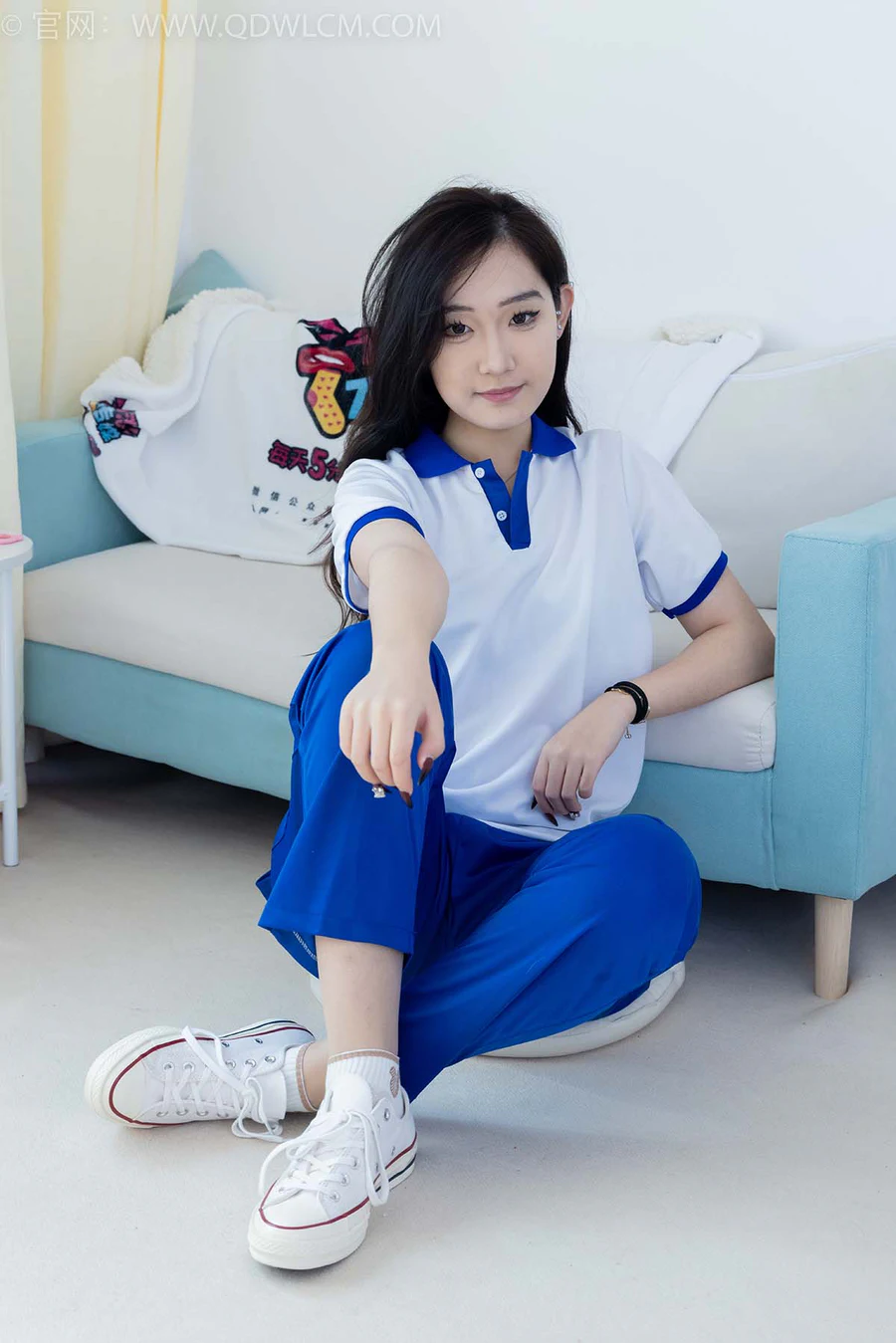 物恋传媒 NO.2406 橙橙-帆布鞋、白棉袜、薄肉丝、校服裤里丝 WLCM物恋传媒-第1张