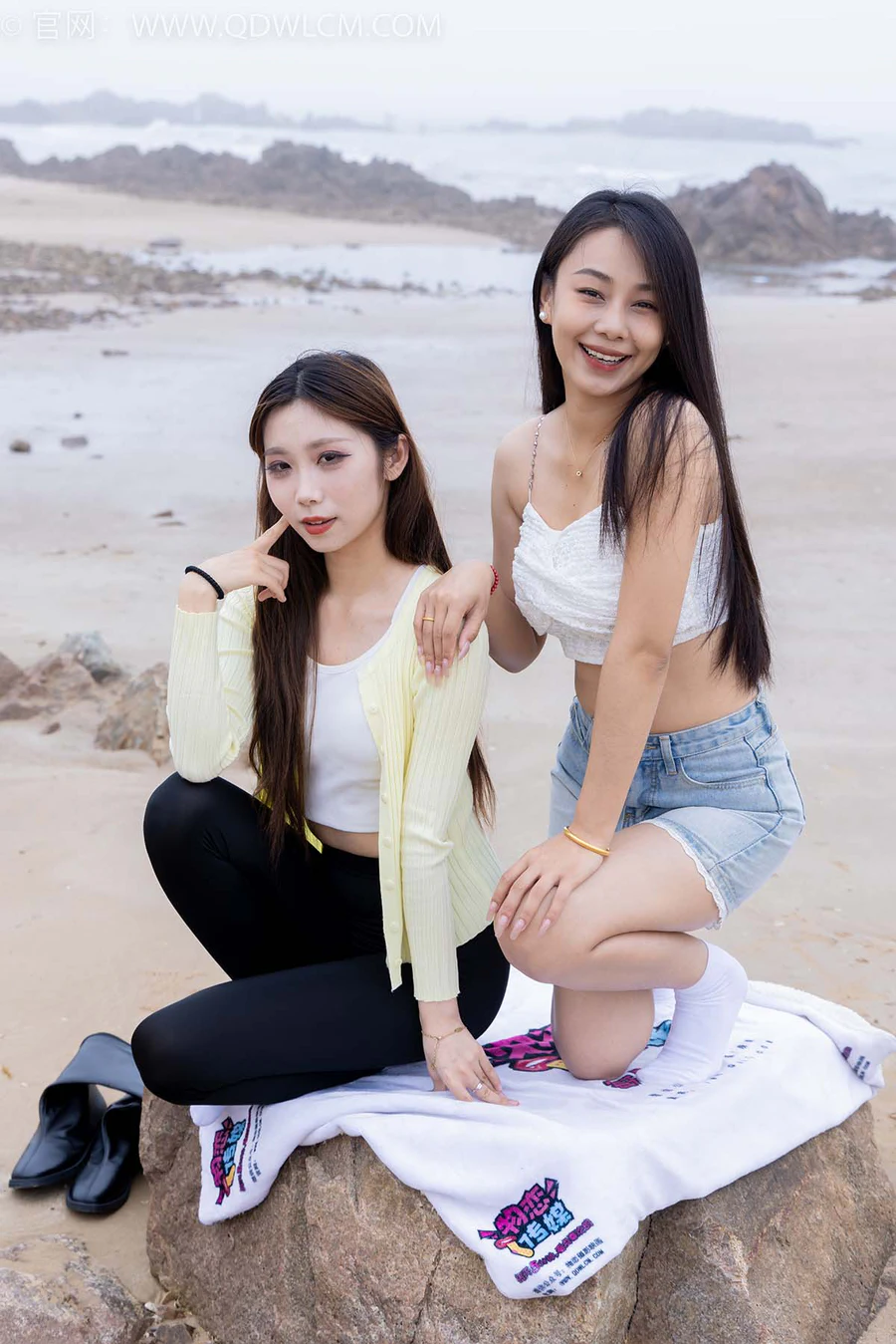 物恋传媒 NO.2405 岚岚泡泡-长靴、运动鞋、白棉袜 WLCM物恋传媒-第1张