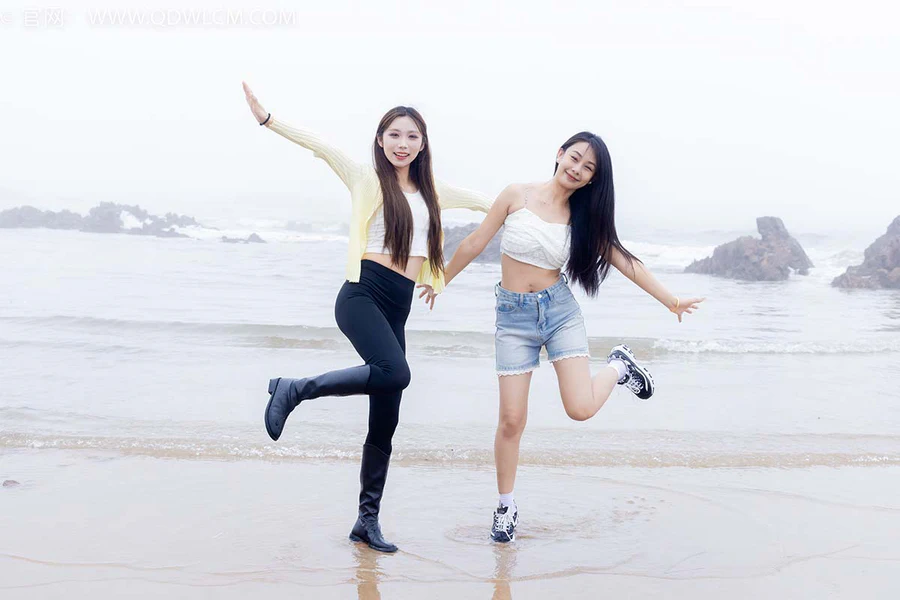 物恋传媒 NO.2405 岚岚泡泡-长靴、运动鞋、白棉袜 WLCM物恋传媒-第2张