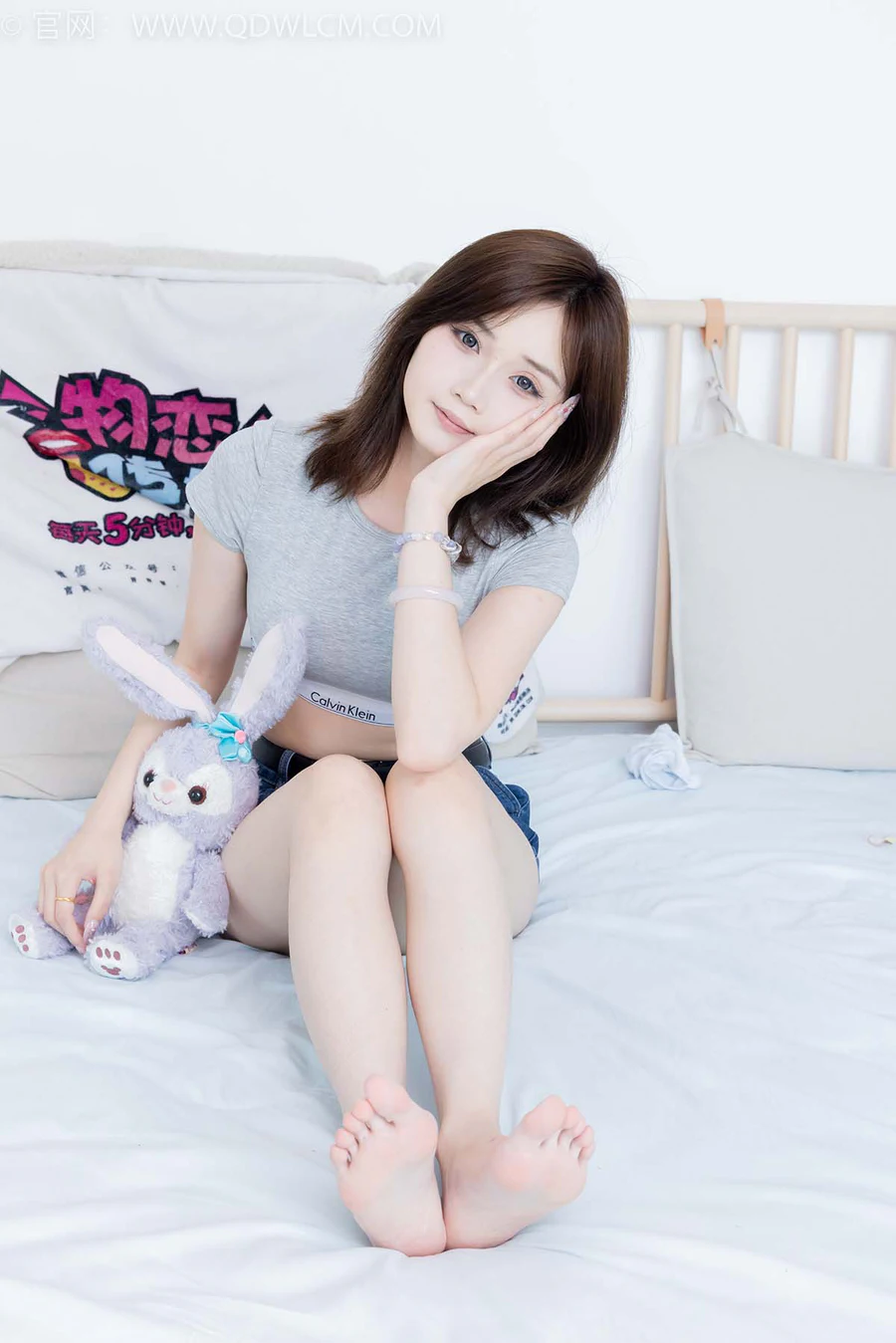 物恋传媒 NO.2404 橙子-帆布鞋、白棉袜、裸足 WLCM物恋传媒-第2张