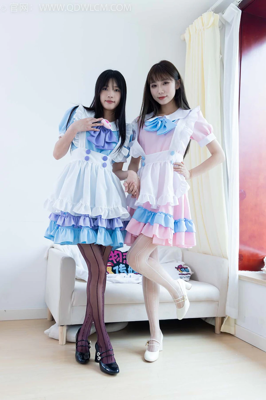 物恋传媒 NO.2400 茯苓&泡泡-高跟鞋、丝袜、互相挠脚心剧情 WLCM物恋传媒-第2张