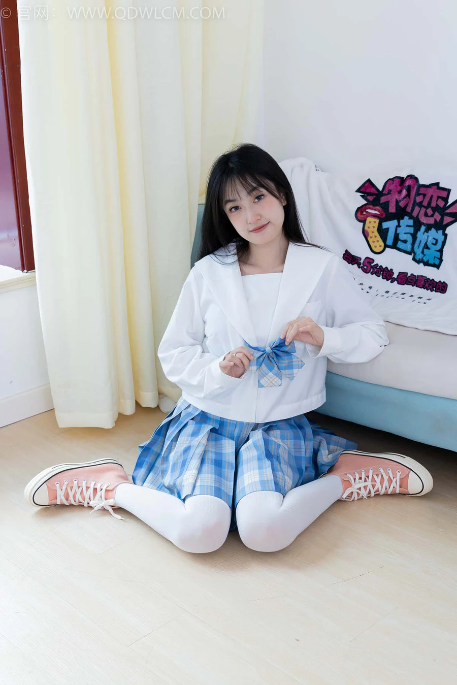 物恋传媒 NO.2398 嘉木-帆布鞋、马丁靴、过膝白袜 WLCM物恋传媒-第2张