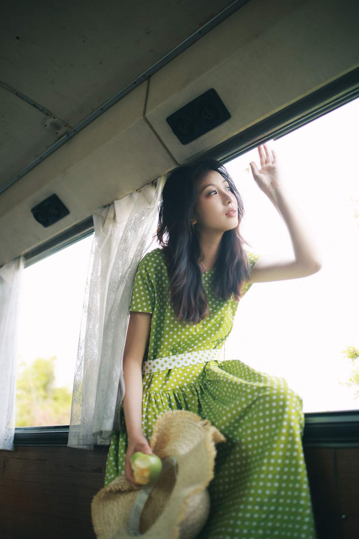 [YITUYU艺图语]2025.05.20 青苹果写真 小u YITUYU艺图语-第2张