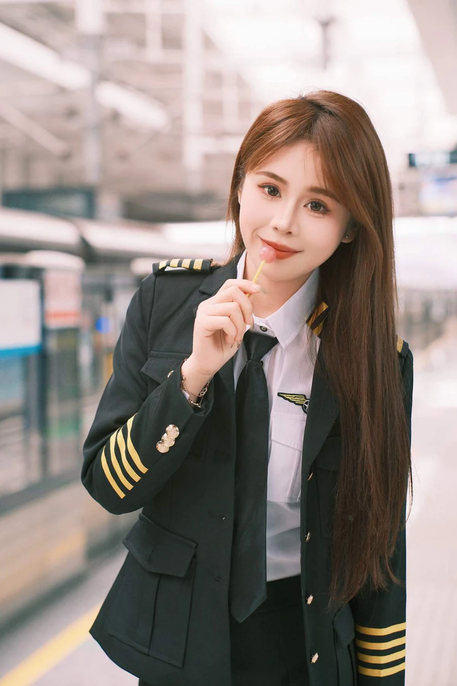 [YITUYU艺图语]2025.05.23 地铁站随拍 泡芙小方 YITUYU艺图语-第1张