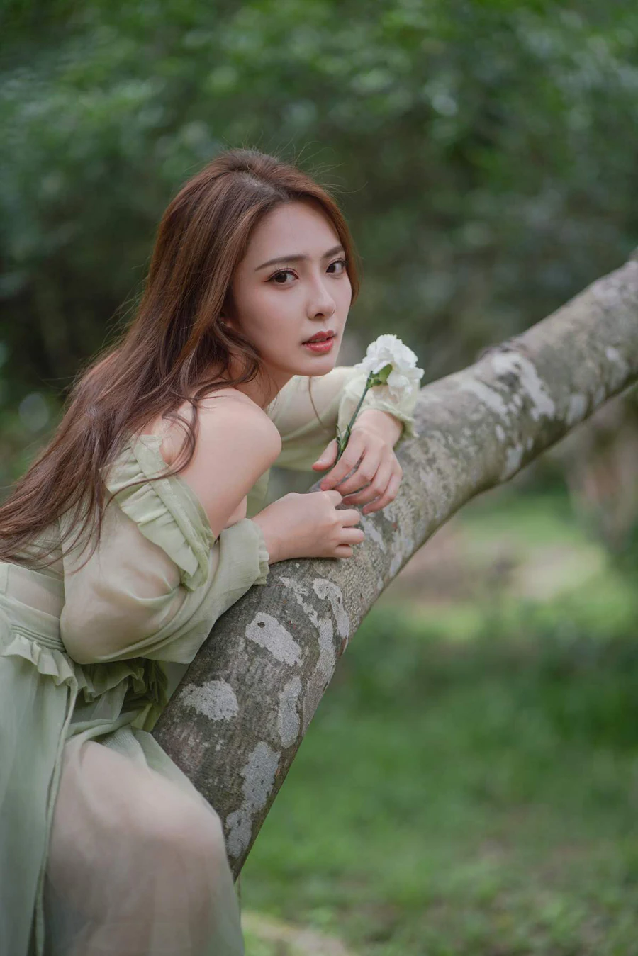 [YITUYU艺图语]2025.05.27 森林童话：绿裙少女与光共舞 颖儿YY YITUYU艺图语-第2张