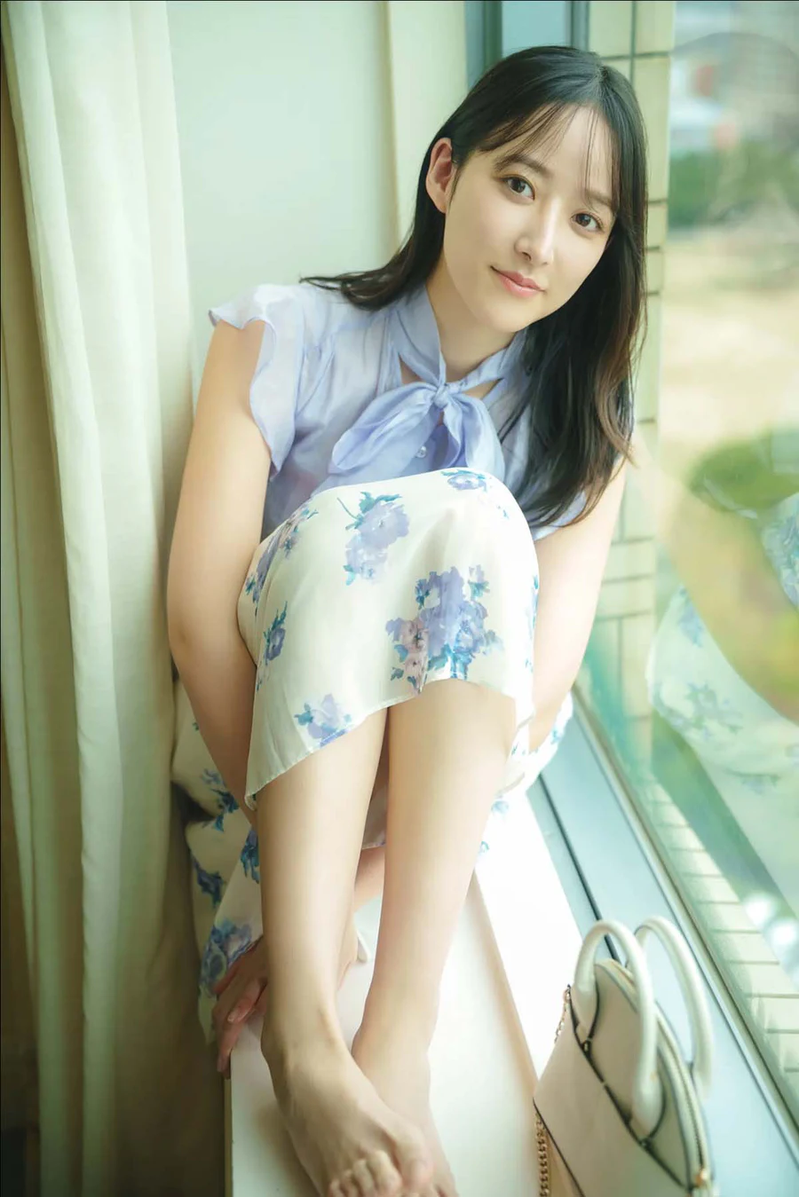 山崎あみ – 綺麗なお姉さんの密かな休日 Photobook-第2张