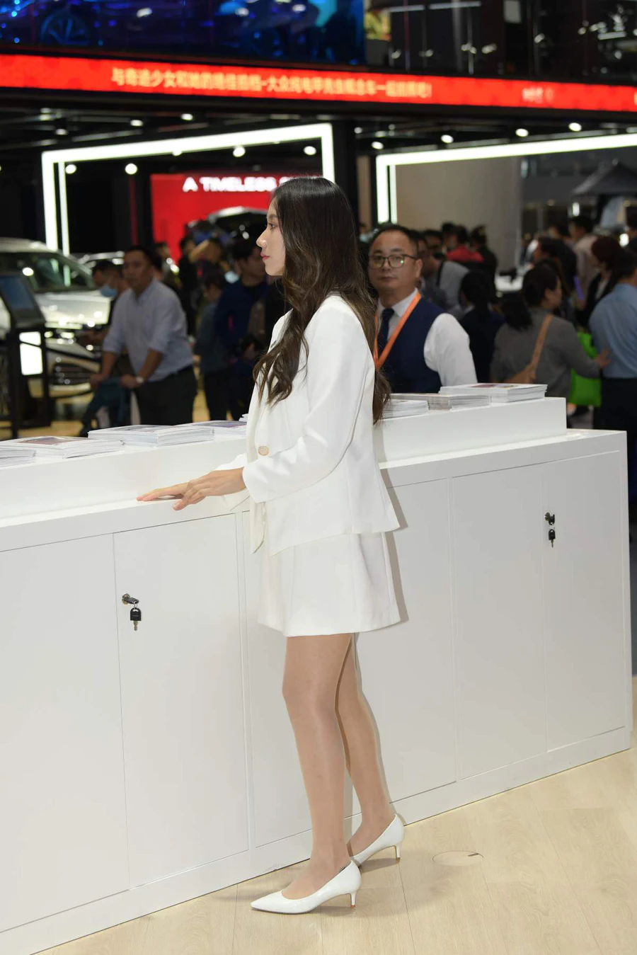 精选街拍作品 NO.4523 白色西装制服 街拍-第1张