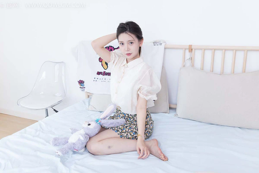 物恋传媒 NO.2409 小曦-三双高跟鞋、薄肉丝、裸足 WLCM物恋传媒-第2张