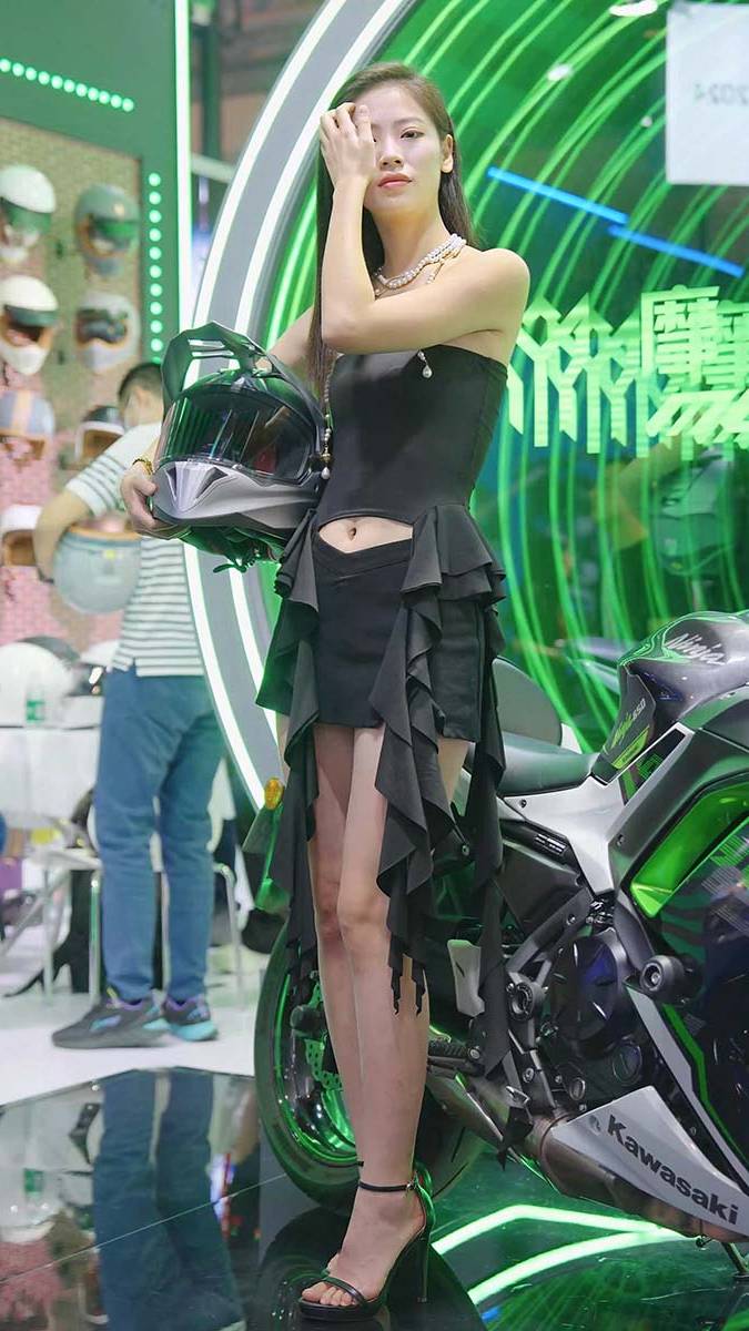 2024 重庆摩博会机车展 Racing Model LOOKBOOK 05 街拍-第1张