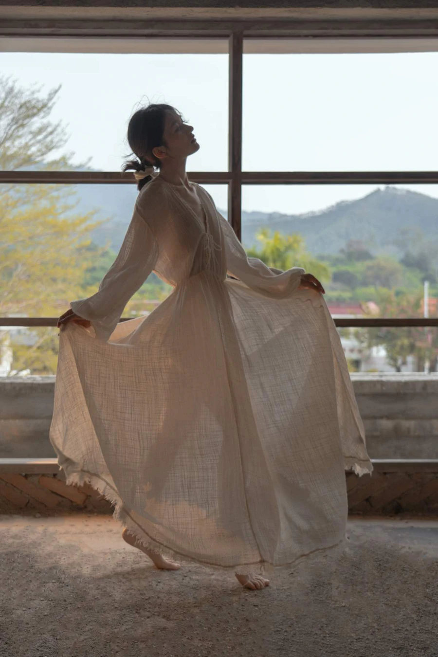 [YITUYU艺图语]2025.06.03 裙摆漫过时光的碎痕 小雨天气 YITUYU艺图语-第1张