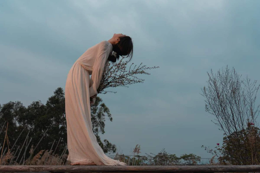 [YITUYU艺图语]2025.06.03 裙摆漫过时光的碎痕 小雨天气 YITUYU艺图语-第2张