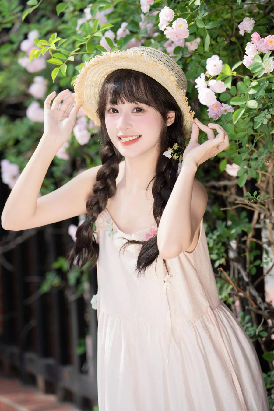 [YITUYU艺图语]2025.06.04 粉色蔷薇 夏芋小年 YITUYU艺图语-第1张