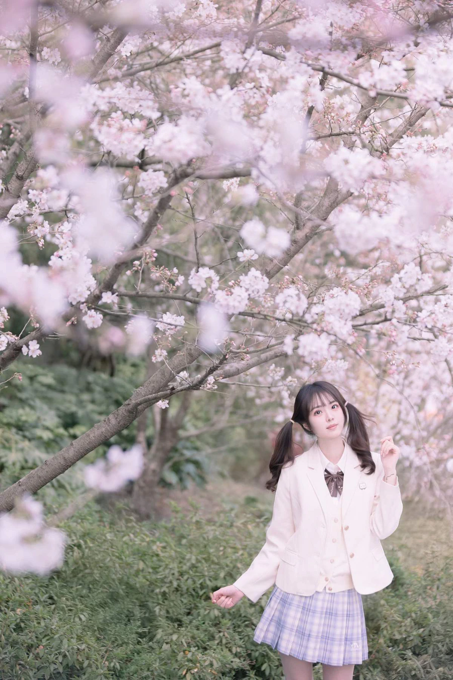 [YITUYU艺图语]2025.06.03 樱花树下的少女 刺青师豆芽 YITUYU艺图语-第1张