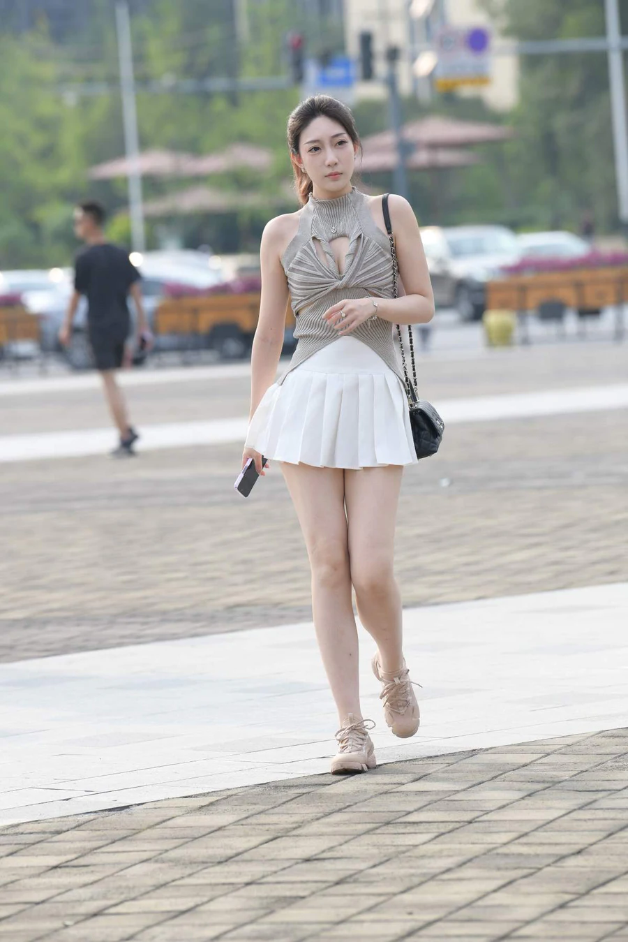 精选街拍作品 NO.4552 优雅白色百褶裙 街拍-第1张