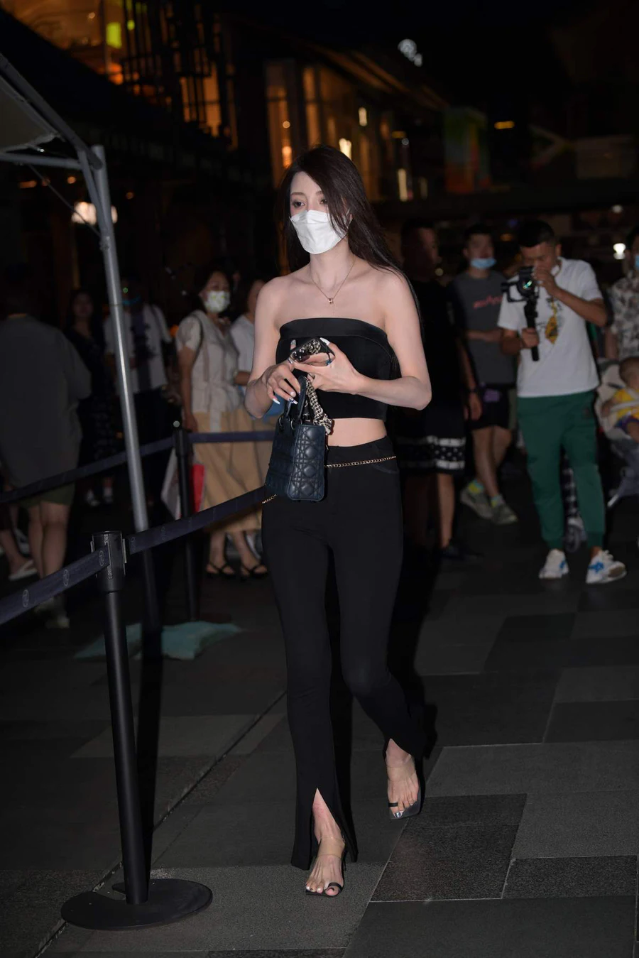 精选街拍作品 NO.4563 修身黑色系 街拍-第1张