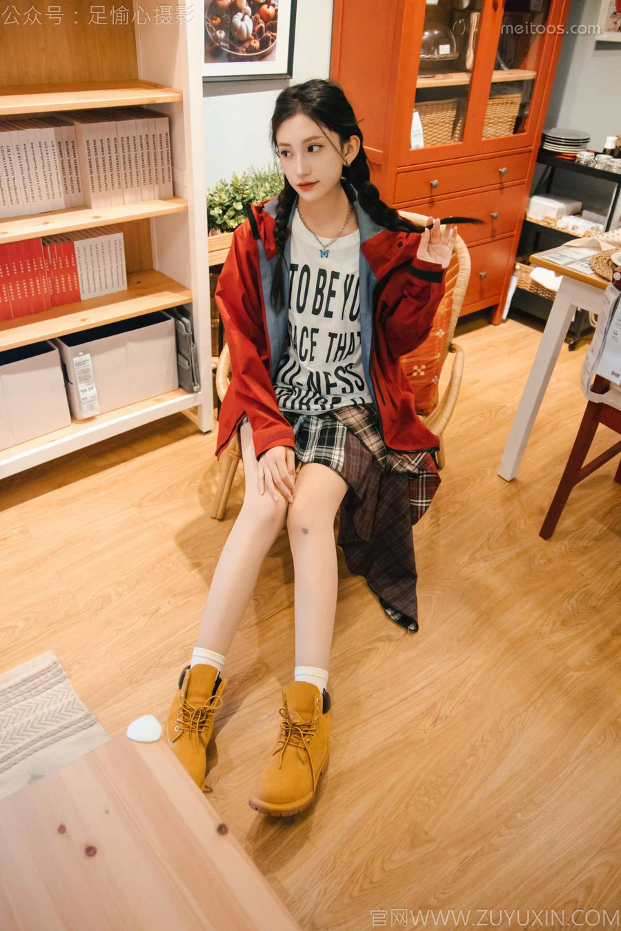 足愉心 NO.015 可乐（搭配：红色夹克、白T、短裙、马丁靴、肉丝色袜、白棉袜） 足愉心-第1张