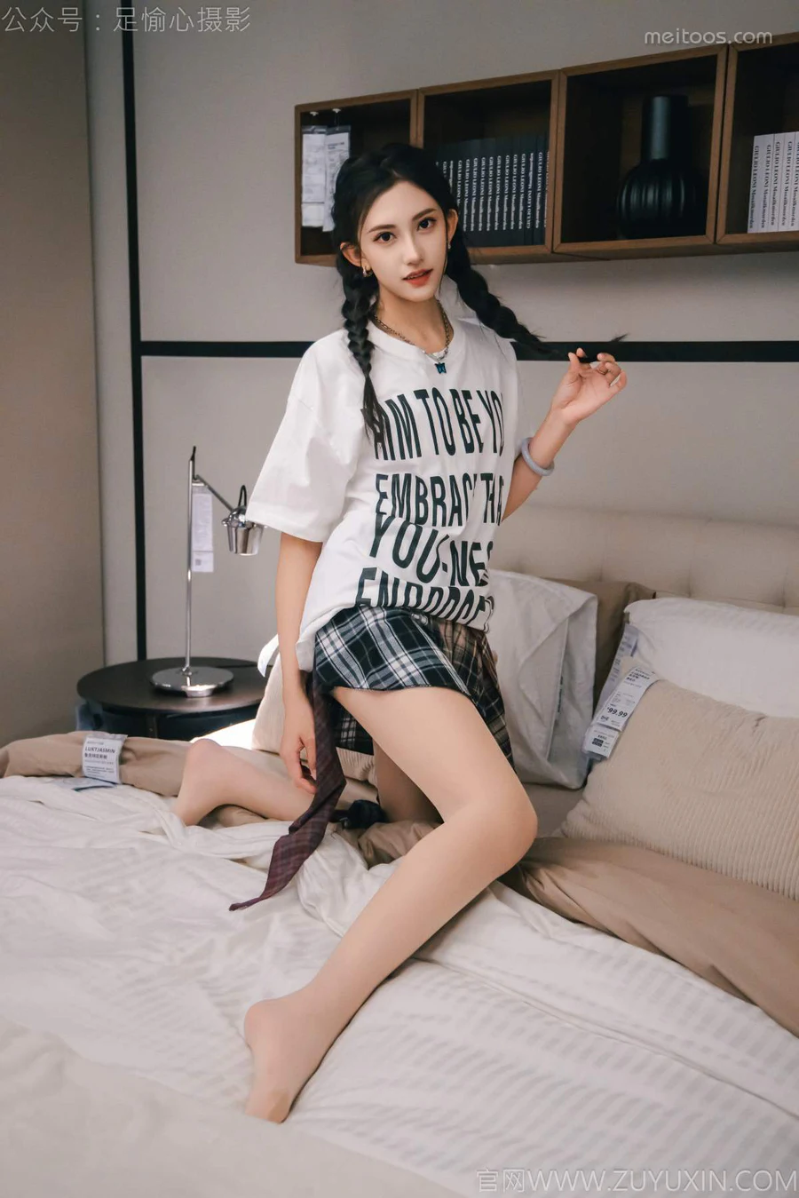 足愉心 NO.015 可乐（搭配：红色夹克、白T、短裙、马丁靴、肉丝色袜、白棉袜） 足愉心-第2张