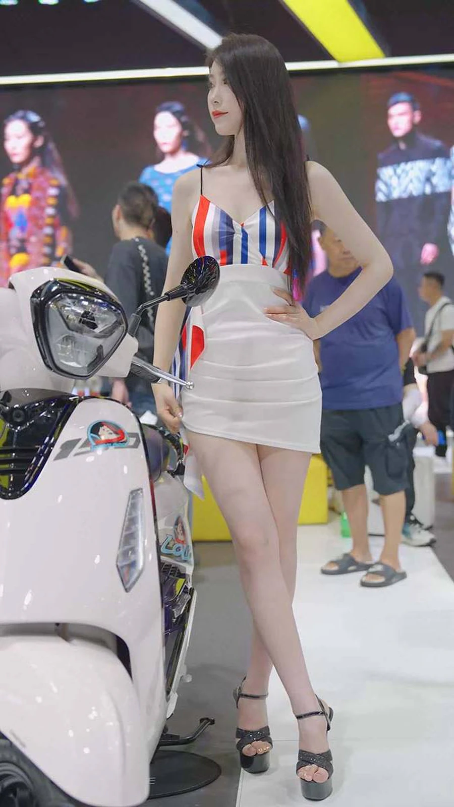 2024 重庆摩博会机车展 Racing Model LOOKBOOK 08 街拍-第1张