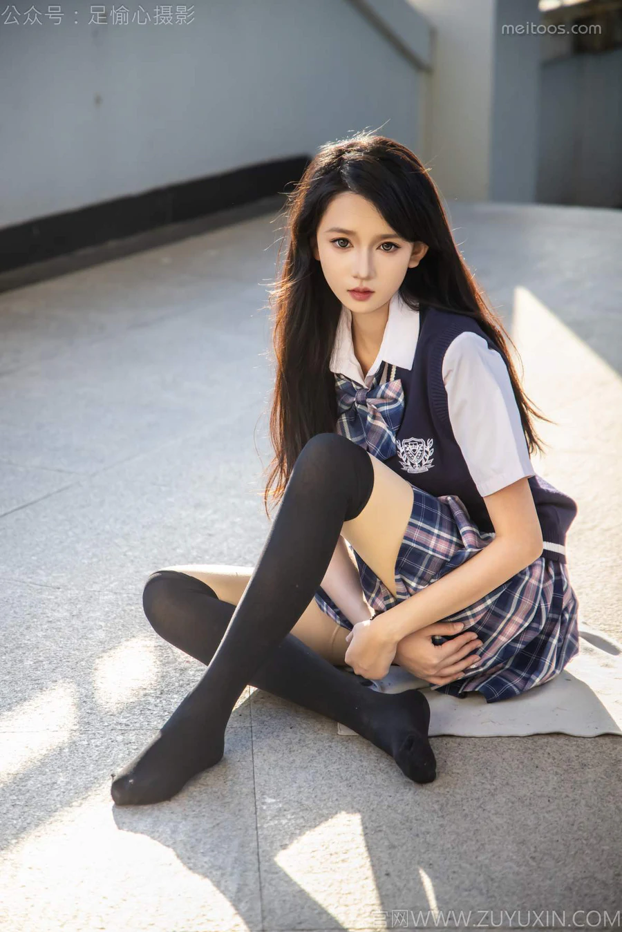 足愉心 NO.019 果酱（搭配：JK制服、小皮鞋、黑色丝袜、肉色打底裤） 足愉心-第1张