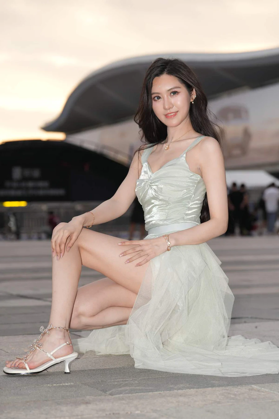 精选街拍作品 NO.4586 绿色纱裙女神 街拍-第1张