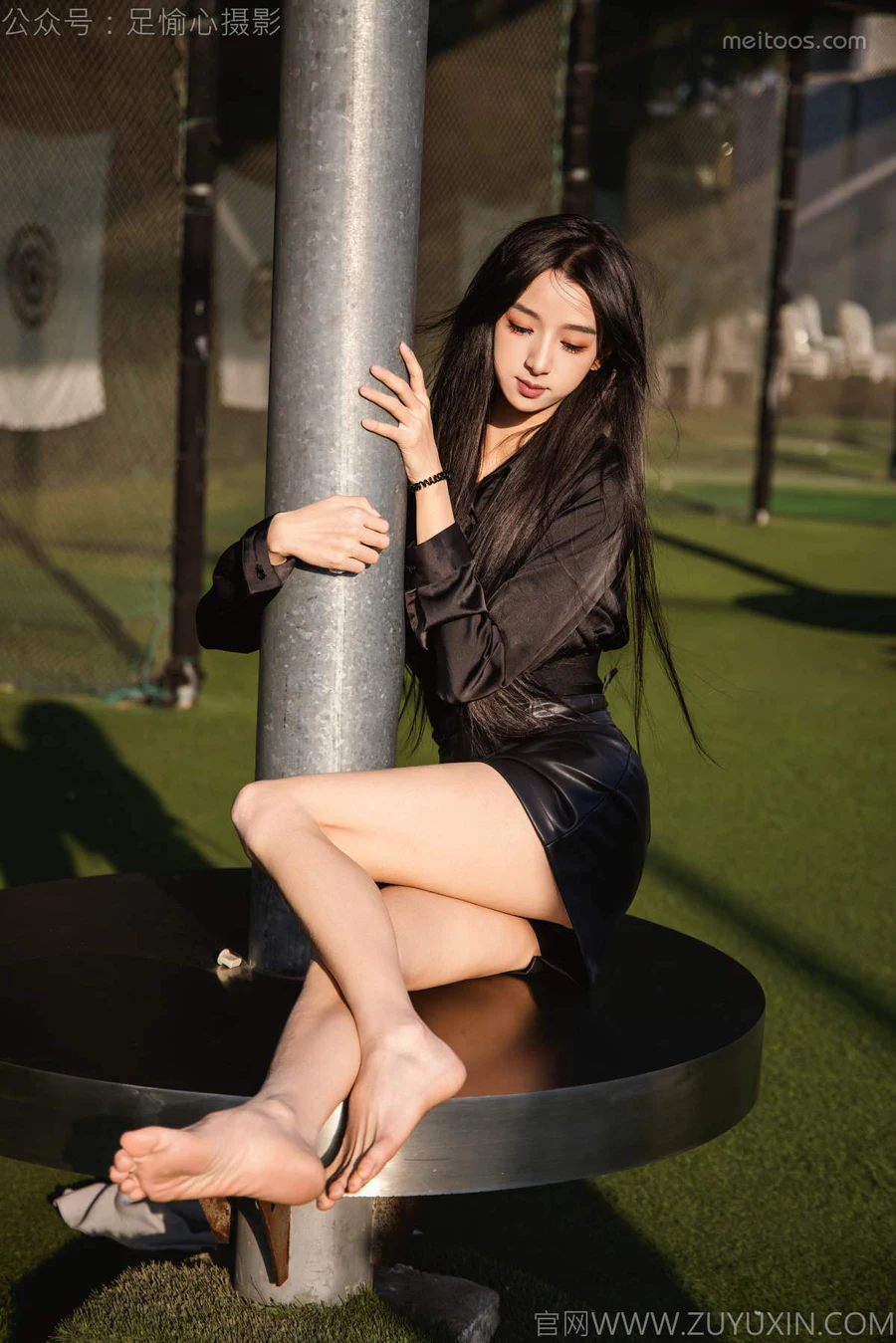 足愉心 NO.020 云悦（搭配：黑色衬衫、皮裙、高跟鞋、裸足） 足愉心-第2张