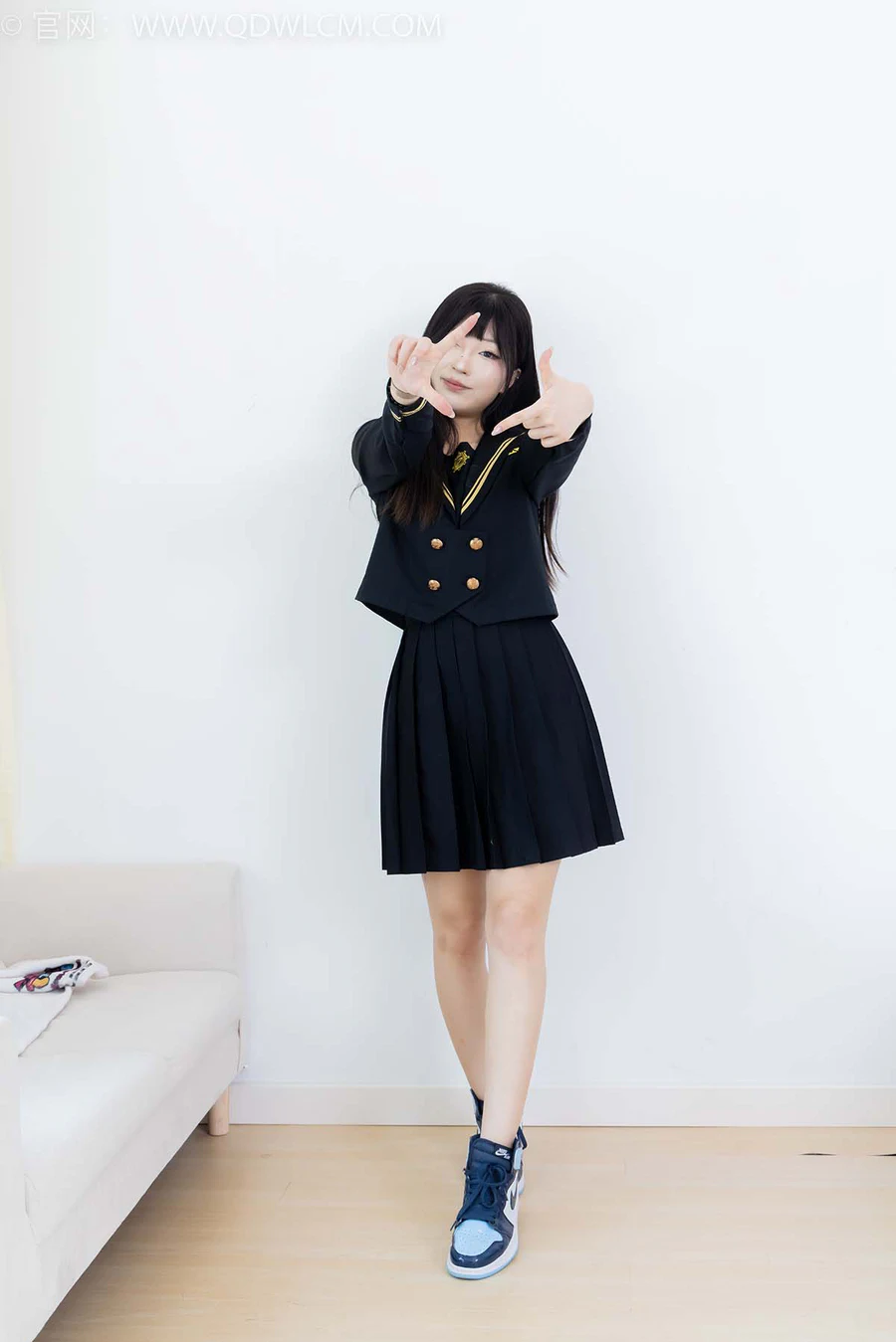 物恋传媒 NO.2423 嘟嘟-JK制服、板鞋、白色蕾丝船袜、裸足 WLCM物恋传媒-第1张