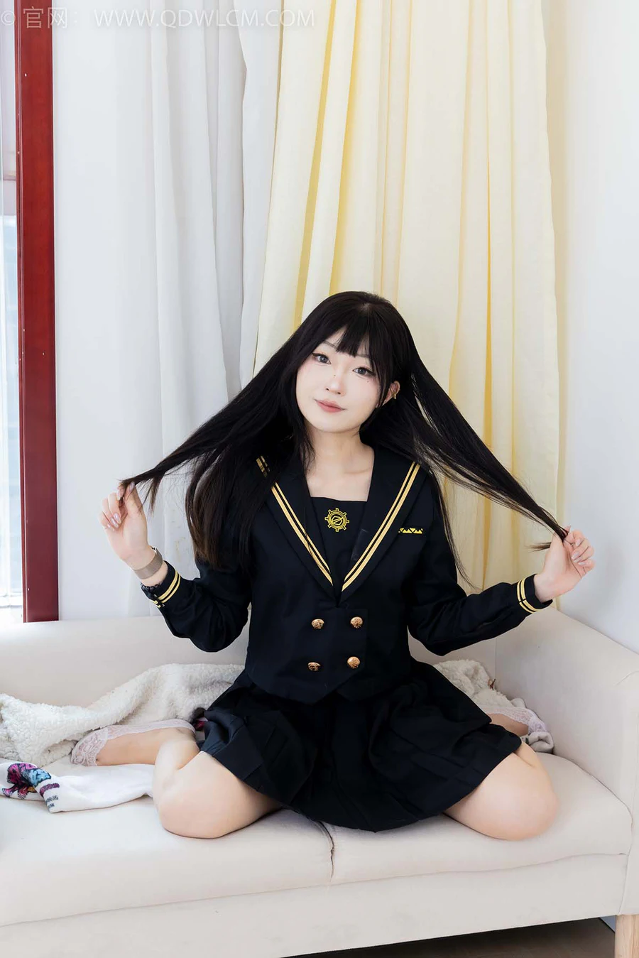 物恋传媒 NO.2423 嘟嘟-JK制服、板鞋、白色蕾丝船袜、裸足 WLCM物恋传媒-第2张