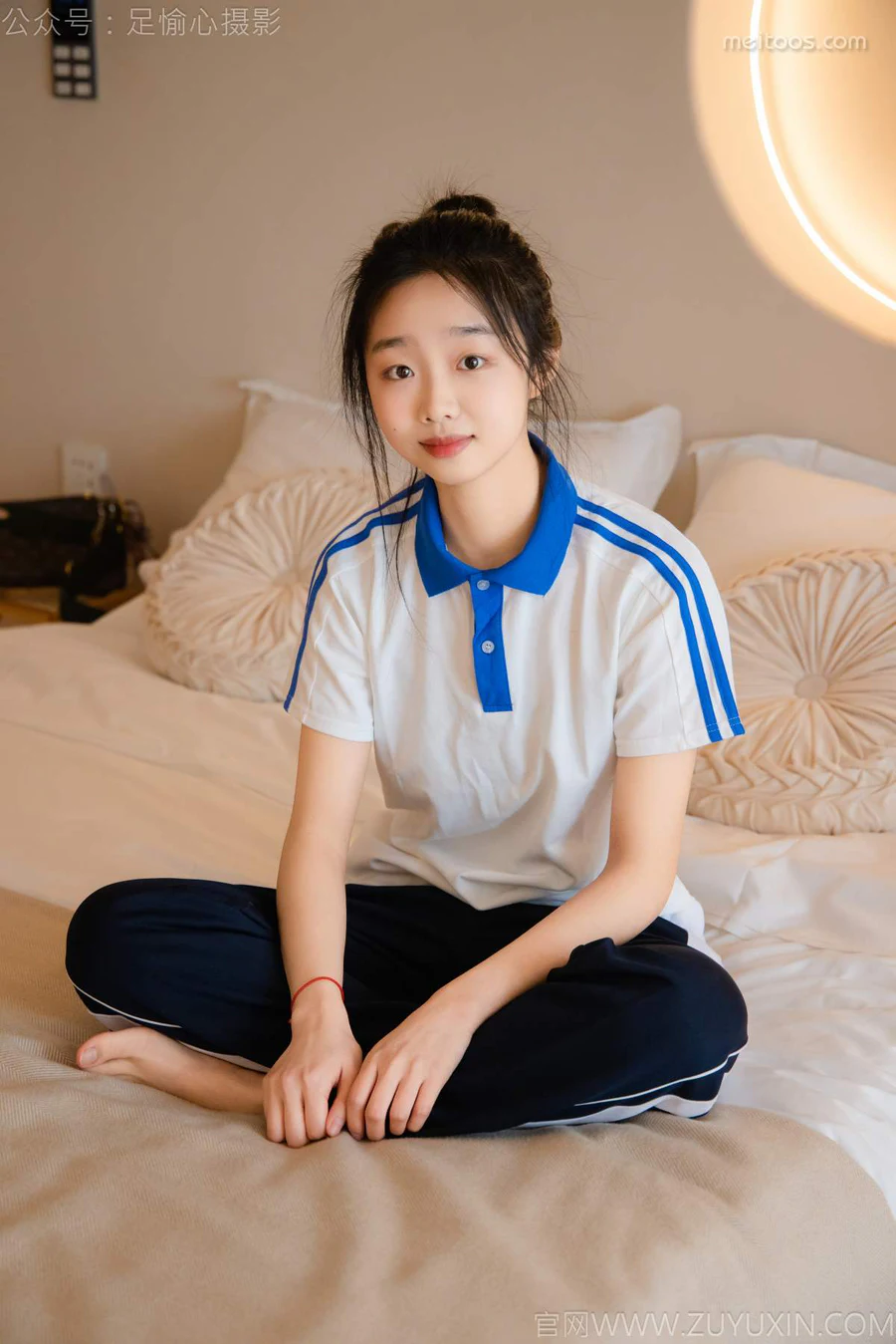 足愉心 NO.031 奶芙（搭配：校服、帆布鞋、白色棉袜、裸足） 足愉心-第2张