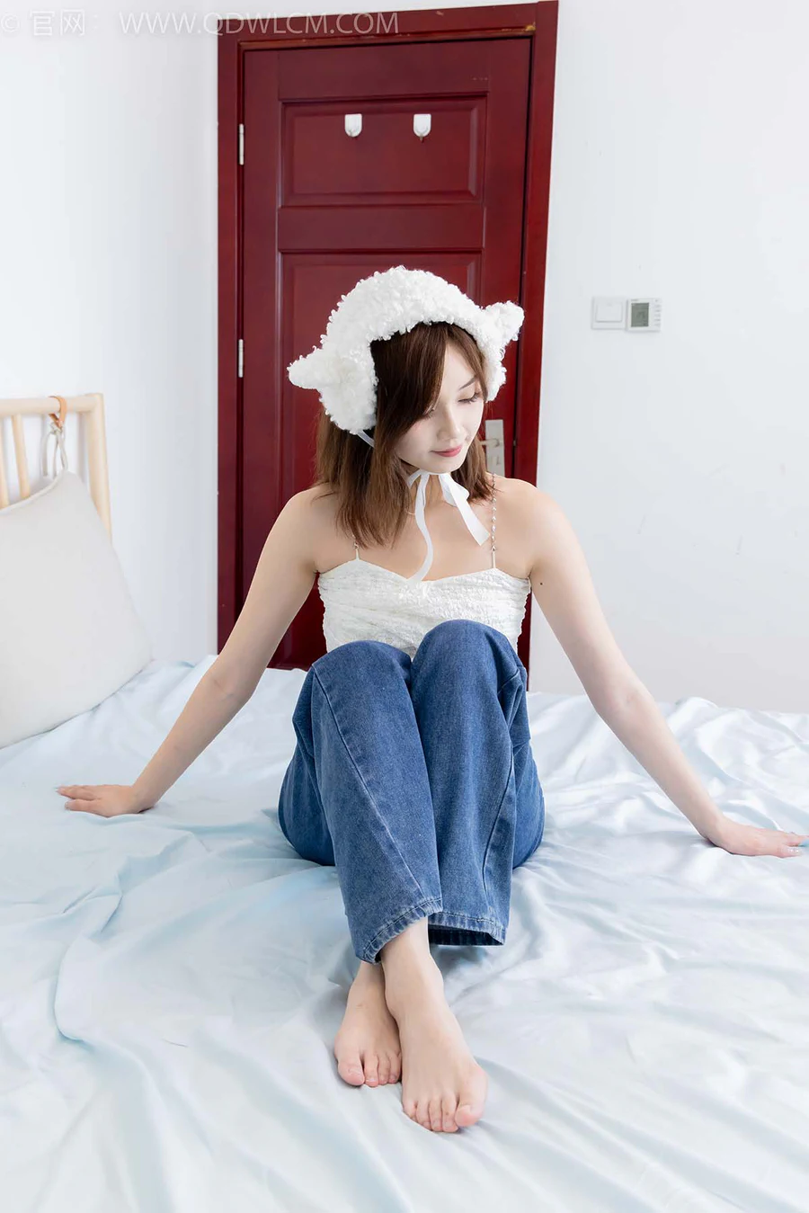 物恋传媒 NO.2432 橙子-运动鞋、白棉袜、裸足 WLCM物恋传媒-第2张