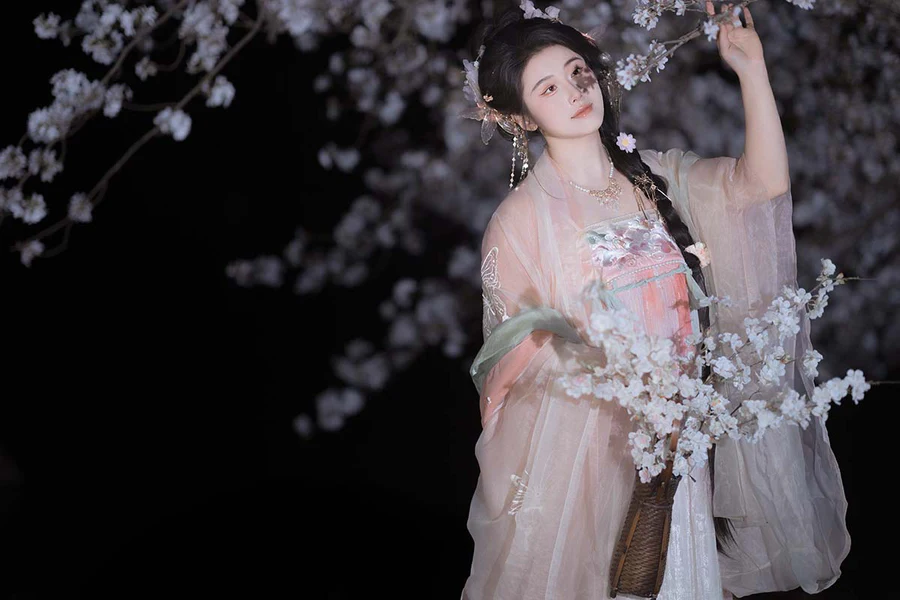 [YITUYU艺图语]2025.06.15 春夜赏樱 静若初夏 YITUYU艺图语-第2张