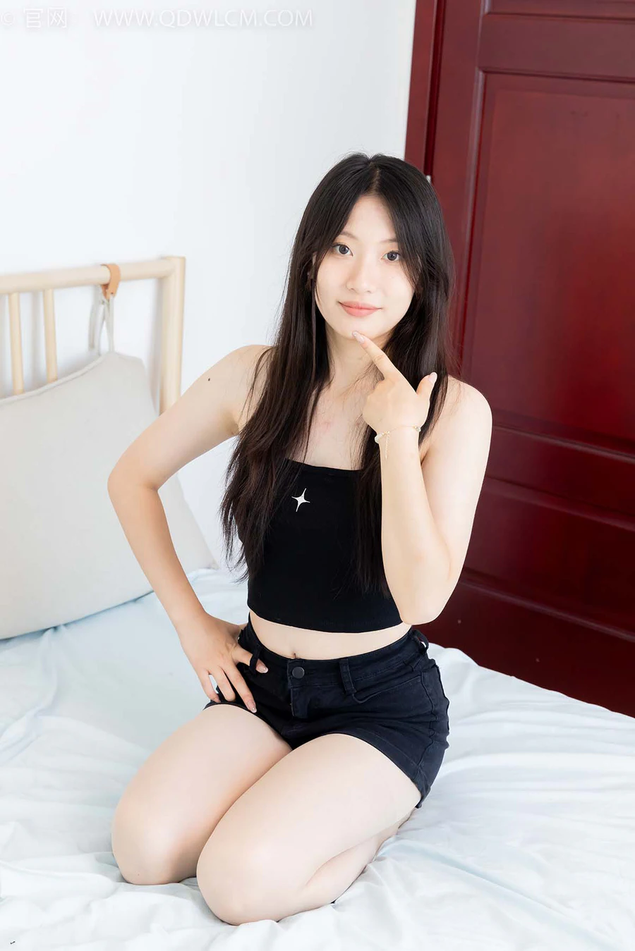 物恋传媒 NO.2433 奶糖-帆布鞋、白棉袜、肉丝 WLCM物恋传媒-第1张