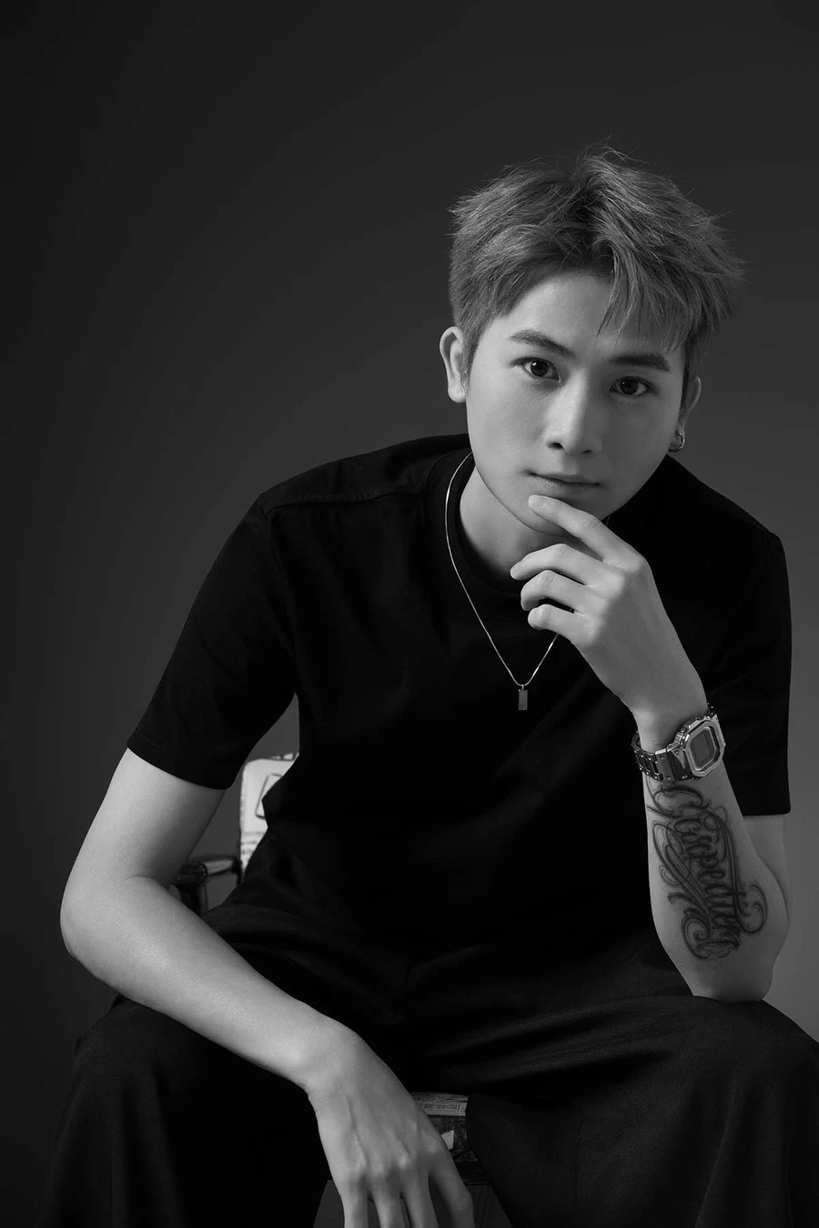 [YITUYU艺图语]2025.06.16 光影勾勒：男士深邃神态黑白影像 无名 YITUYU艺图语-第2张