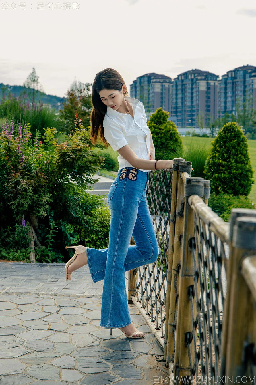 足愉心 NO.048 沐晴（搭配：白衬衣、牛仔长裤、肉色丝袜、浅色高跟鞋） 足愉心-第1张