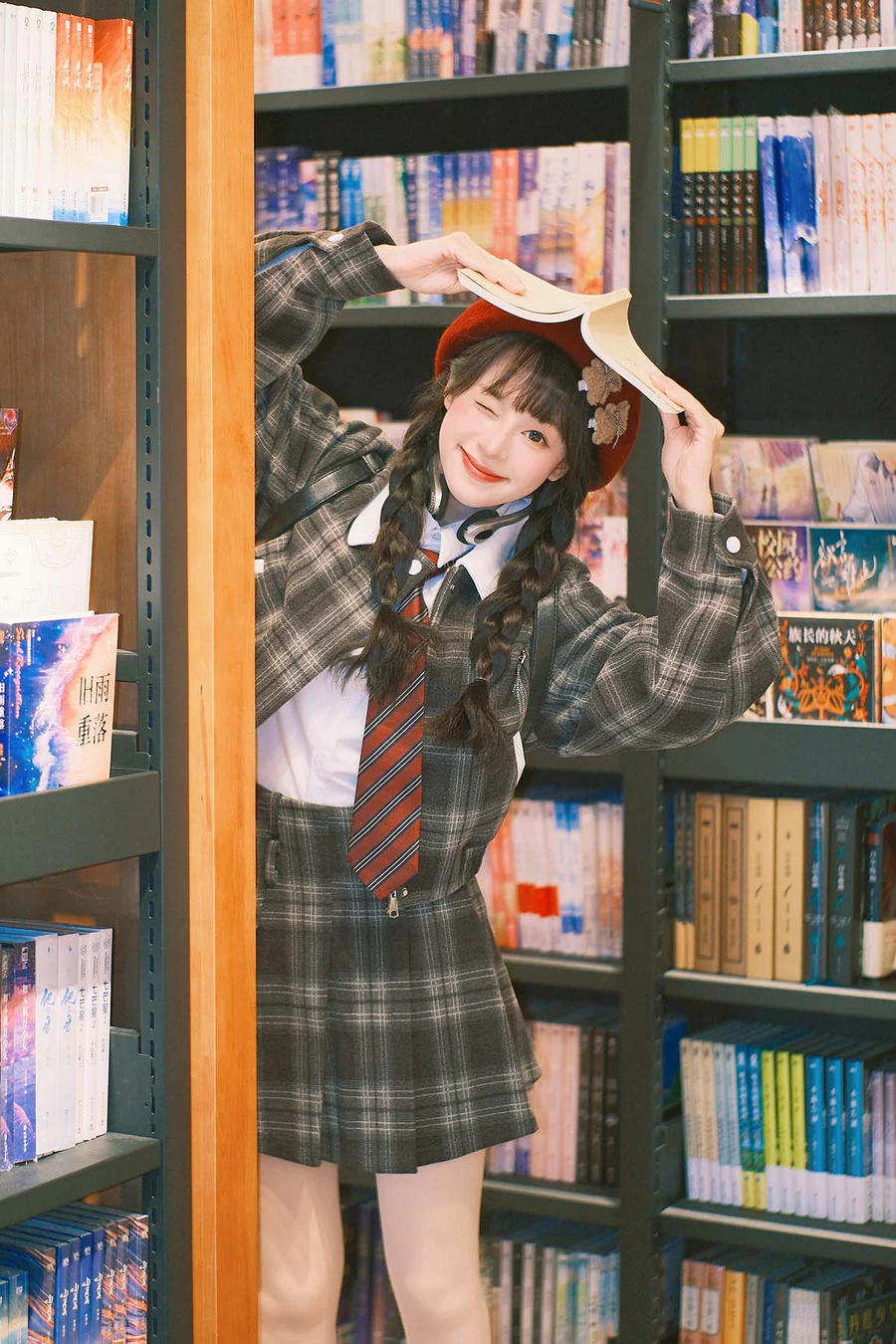 [YITUYU艺图语]2025.06.17 书店女孩 夏芋小年 YITUYU艺图语-第1张