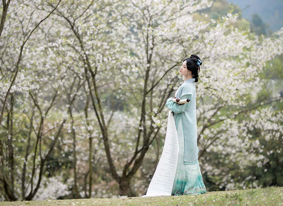 [YITUYU艺图语]2025.06.16 落樱拂素衣 川川 YITUYU艺图语-第1张