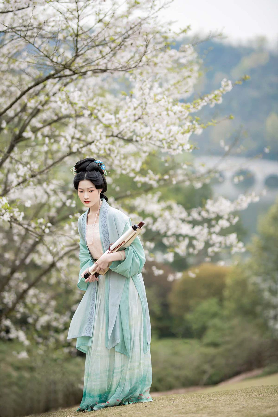 [YITUYU艺图语]2025.06.16 落樱拂素衣 川川 YITUYU艺图语-第2张