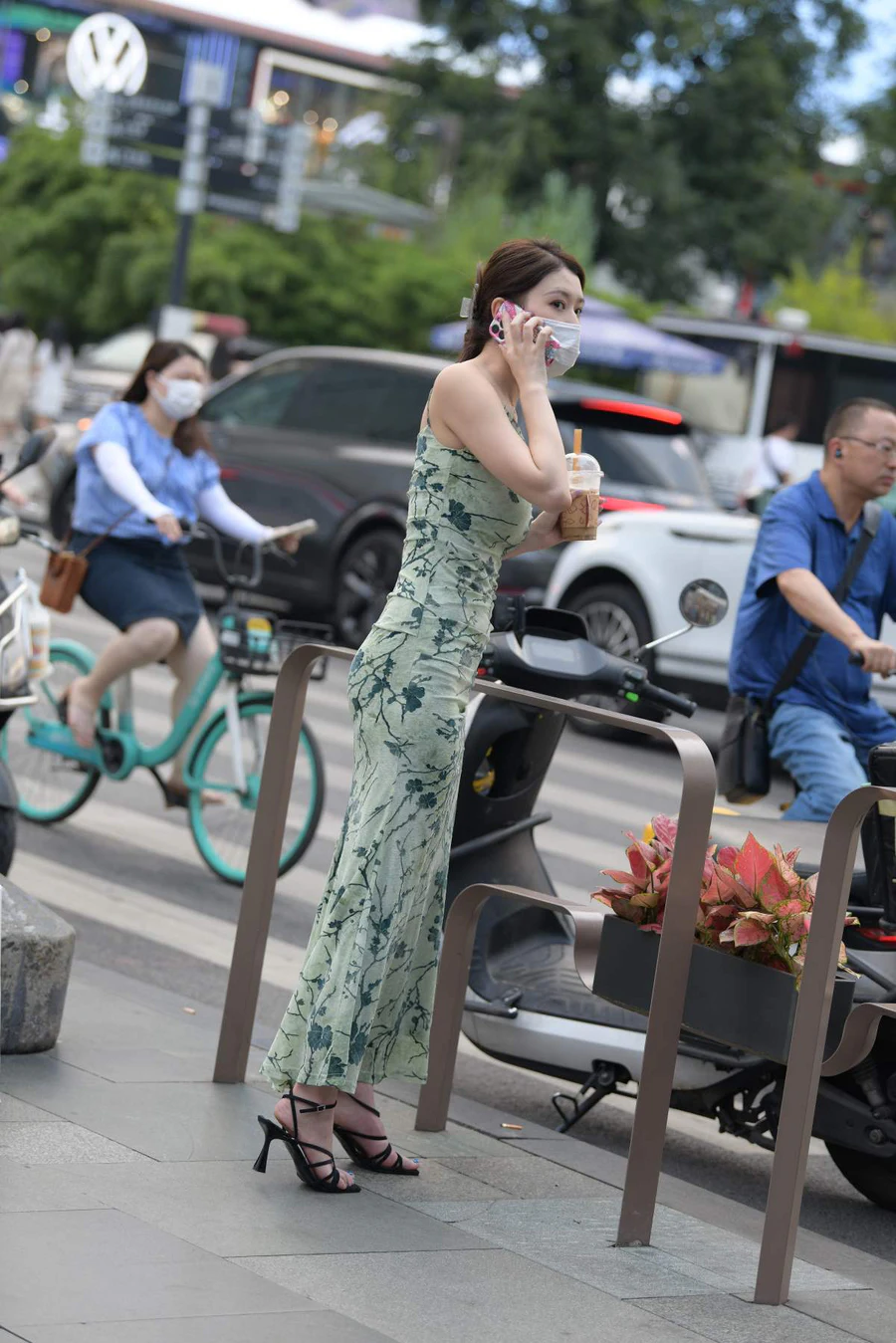 精选街拍作品 NO.4651 吊带长裙 街拍-第1张