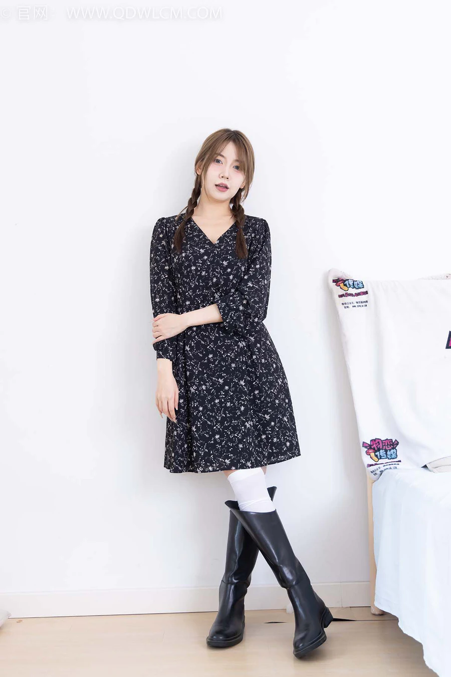 物恋传媒 NO.2435 小曦-长靴、高跟鞋、过膝袜 WLCM物恋传媒-第1张