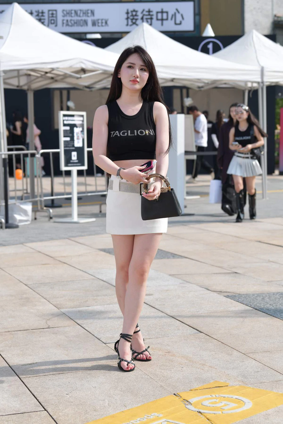 精选街拍作品 NO.4657 黑白搭配恬静美 街拍-第1张