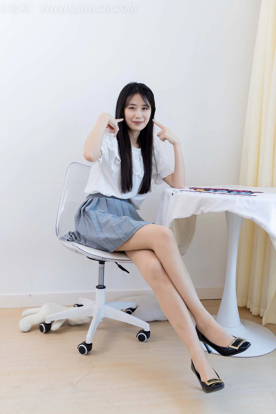 物恋传媒 NO.2436 菜菜-平底鞋、高跟鞋、薄肉丝 WLCM物恋传媒-第1张