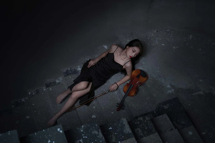 [YITUYU艺图语]2025.06.19 废墟中的小提琴少女 小七 YITUYU艺图语-第1张