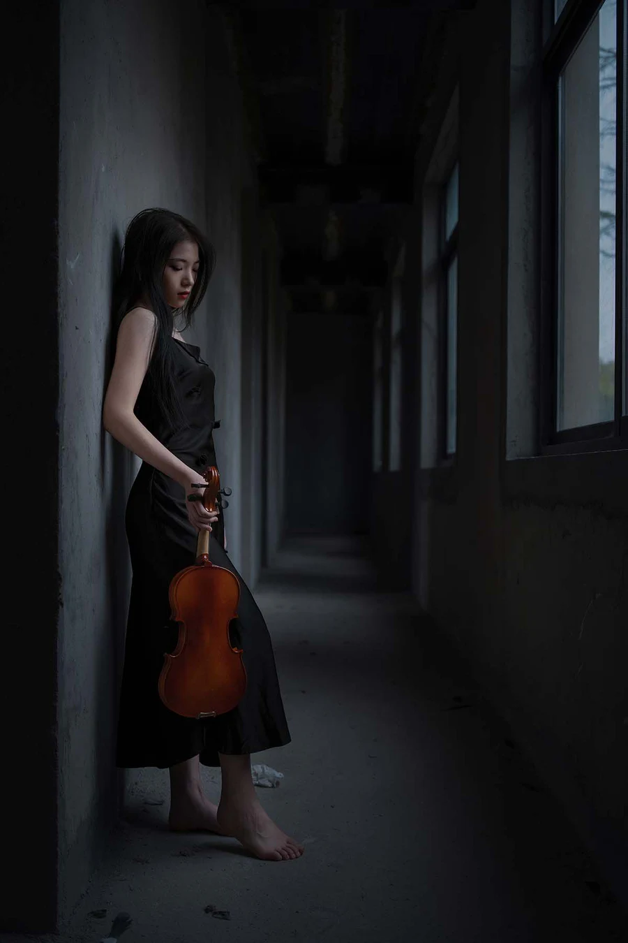 [YITUYU艺图语]2025.06.19 废墟中的小提琴少女 小七 YITUYU艺图语-第2张