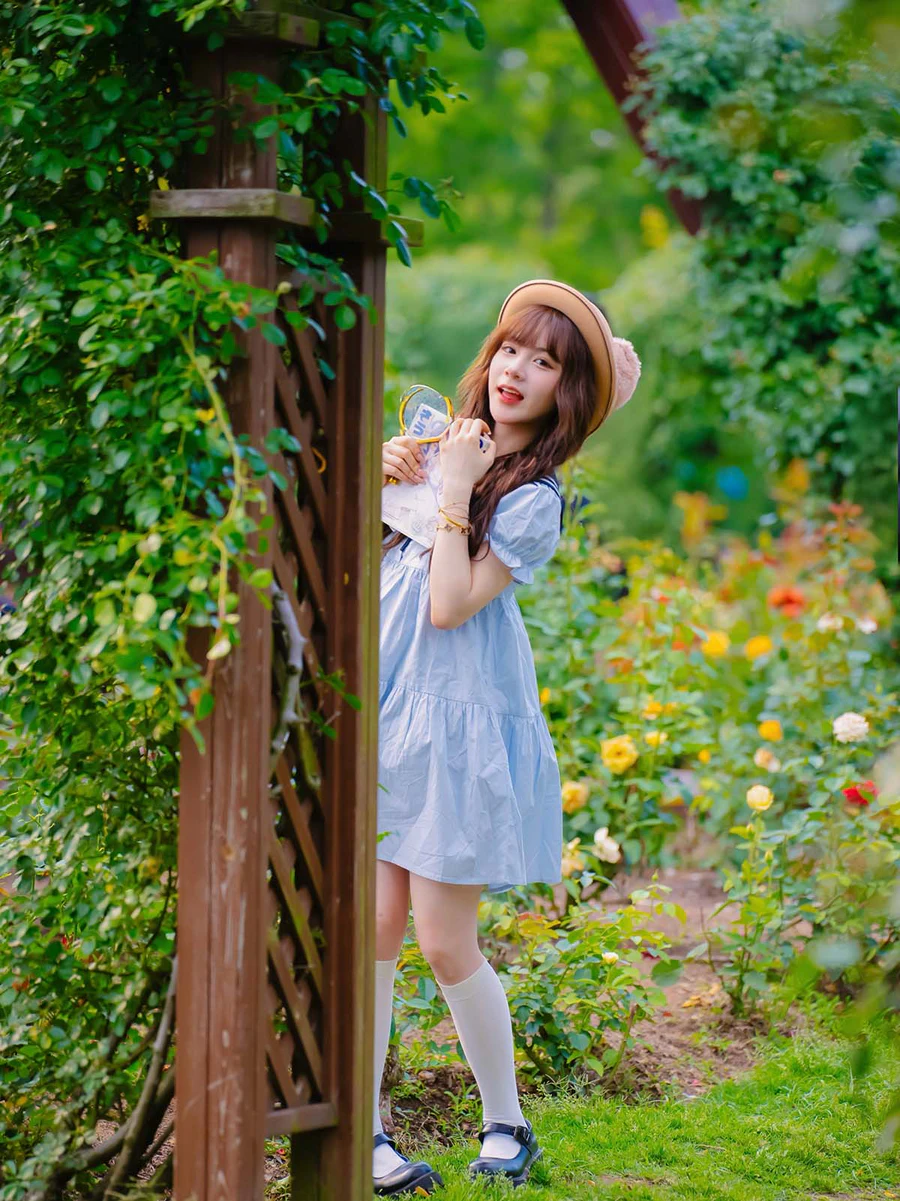 [YITUYU艺图语]2025.06.20 抱着童话书跌进滨江森林的红色绣球梦境！ 香菇菜包 YITUYU艺图语-第1张