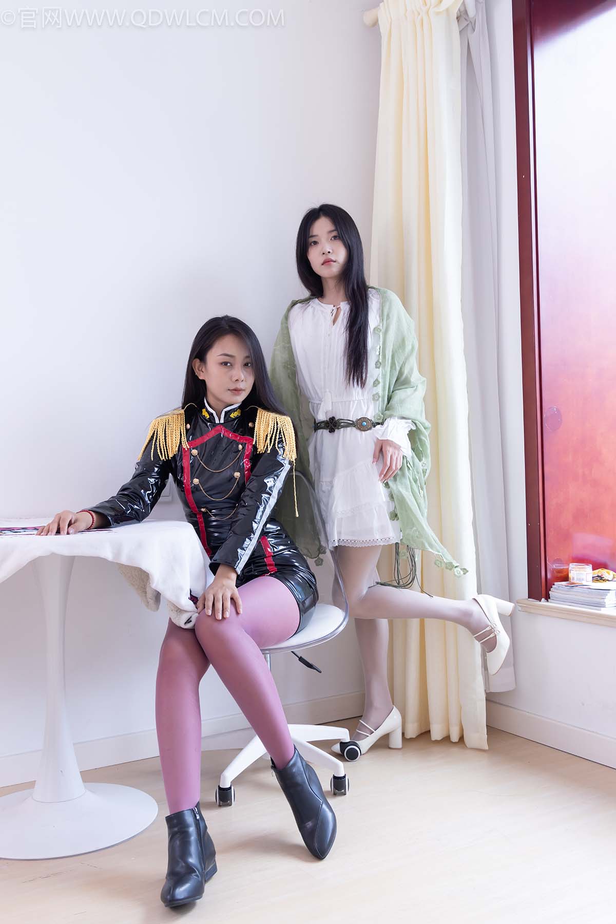 物恋传媒 NO.2442 茯苓&岚岚-高跟鞋、短靴、薄粉丝、薄白丝套薄灰丝 WLCM物恋传媒-第1张