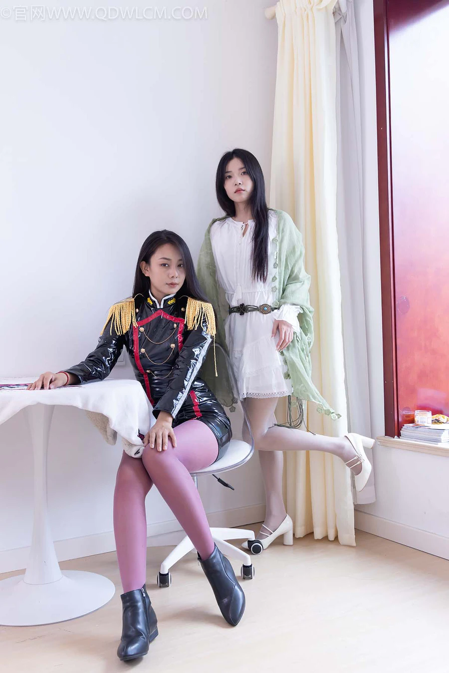 物恋传媒 NO.2442 茯苓&岚岚-高跟鞋、短靴、薄粉丝、薄白丝套薄灰丝 WLCM物恋传媒-第1张