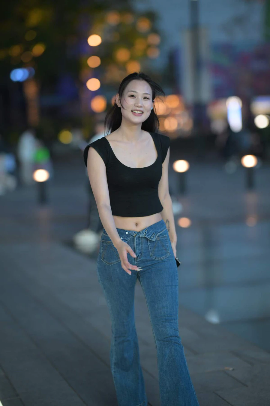 精选街拍作品 NO.4698 开朗牛仔裤 街拍-第1张