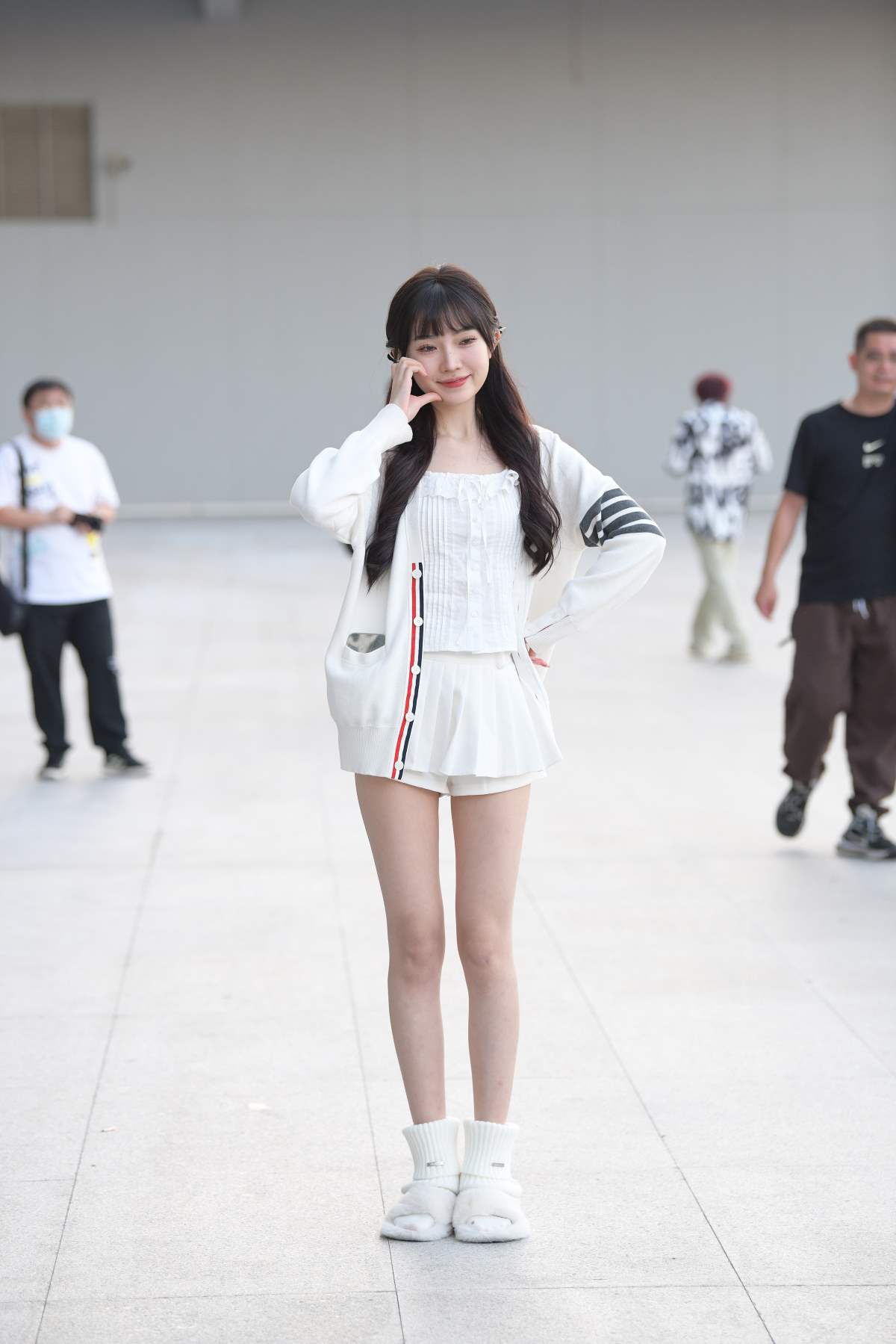 精选街拍作品 NO.4704 甜美清新白色系 街拍-第1张